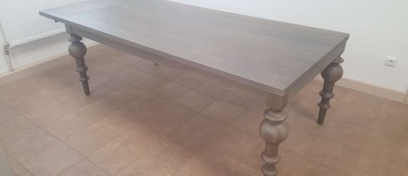 Dining table round legs